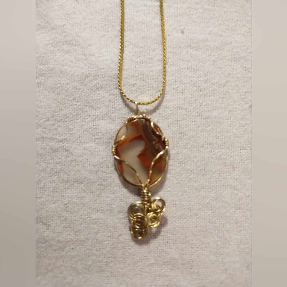 🇺🇸 Clearance 🇺🇸Elegant Goldtone and Brown Pendant Necklace